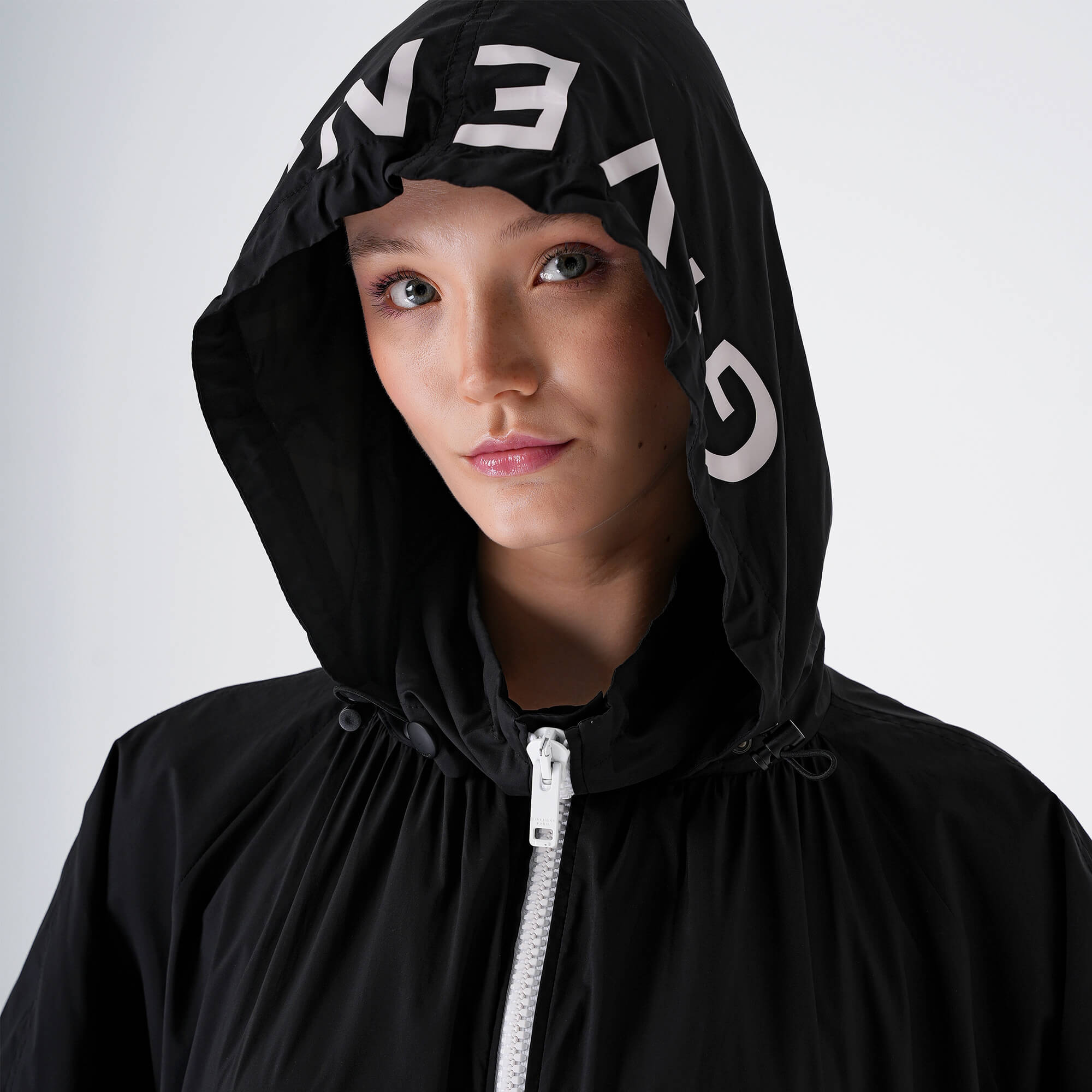 Givenchy - Black&White Zıp Hoodie Raincoat